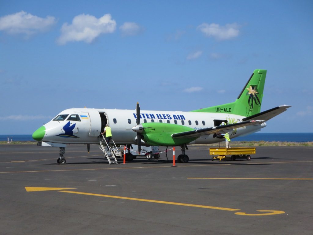Avion sur le tarmac de l'aéroport de Moroni