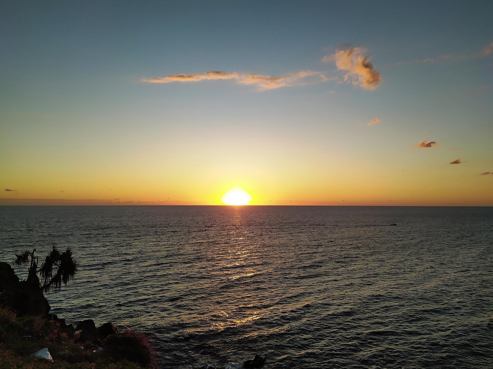 Coucher de soleil sur la mer à Moroni